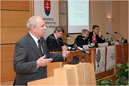 Prezident SR vystpil na konferencii o prioritch zahraninej politiky SR - 4.4.2006