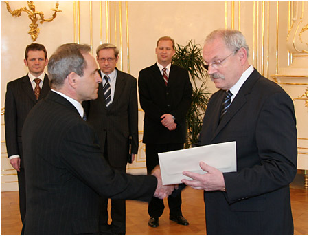 Prezident SR poveril Alojza Mszrosa vedenm diplomatickej misie vo vdsku