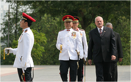 Prezident SR Ivan Gaparovi s manelkou odcestoval na oficilnu nvtevu Singapurskej republiky a Vietnamskej socialistickej republiky