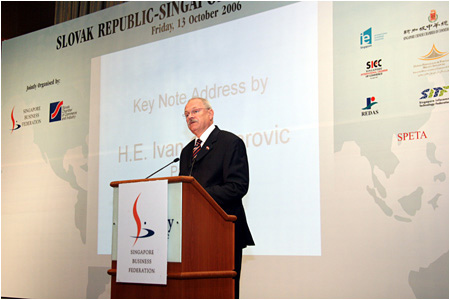 Prezident SR Ivan Gaparovi otvoril Slovensko-singapursk ekonomick frum