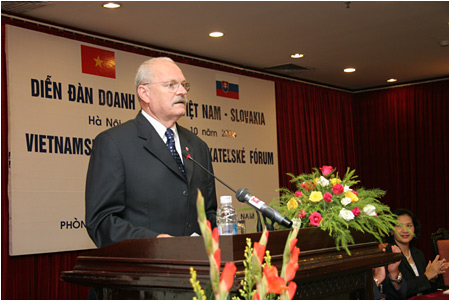 Prezident SR Ivan Gaparovi vystpil s prhovorom na Vietnamsko-slovenskom ekonomickom fre