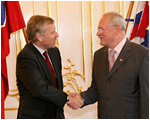 Prezident SR Ivan Gaparovi rokoval s generlnym tajomnkom NATO Jaap de Hoop Schefferom 