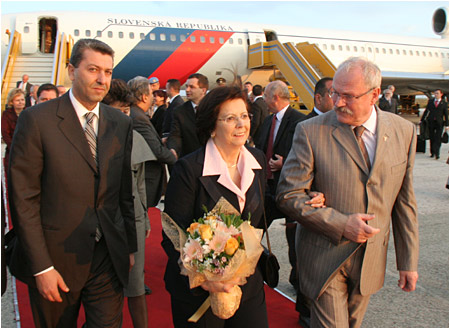 Prezident SR Ivan Gaparovi s manelkou odcestoval na oficilnu nvtevu Cyperskej republiky