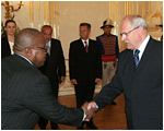 Prezident SR Ivan Gaparovi prijal vevyslanca Angolskej republiky Alberta Correira Neta