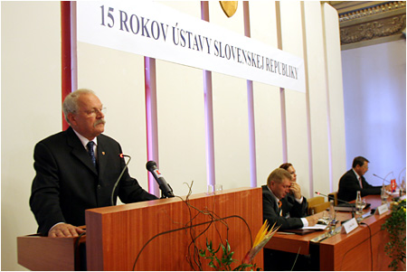 Prezident SR Ivan Gaparovi  vystpil na vedeckej konferencii 15 rokov stavy Slovenskej republiky