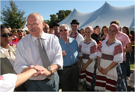 Prezident SR Ivan Gaparovi na 30. festivale slovenskho dedistva v americkom meste Holmdel