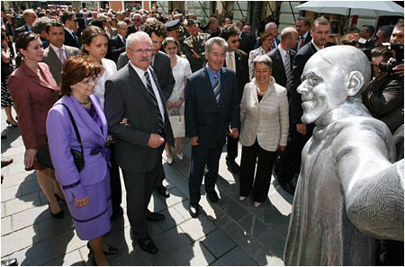 Raksky prezident Heinz Fischer pricestoval do Bratislavy - 16.5.2008