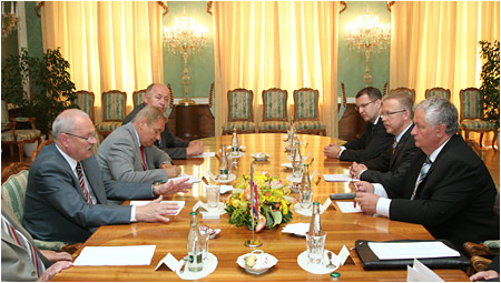 Prezident SR Ivan Gaparovi rokoval s predstavitemi nie miest Slovenska
