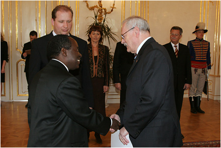 Poverovacie listiny odovzdal hlave ttu vevyslanec Tanznijskej zjednotenej republiky 