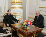 Prezident SR Ivan Gaparovi sa stretol s Mons. Stanislavom Zvolenskm a Mons. Tomom Galisom
