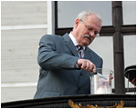 Prezident SR Ivan Gaparovi symbolicky zaplil svieku k 20. vroiu Sviekovej manifestcie