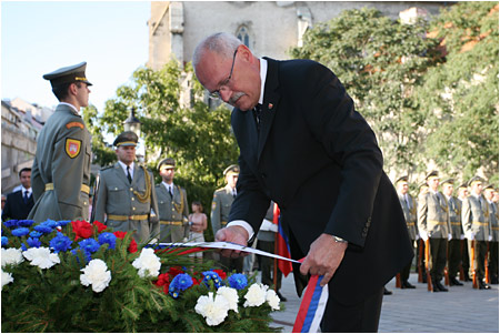 Prezident SR na pietnej spomienke  pri prleitosti Da obet holokaustu a rasovho nsilia