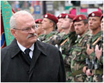 Prezident SR na vojenskej prehliadke pri prleitosti 15. vroia vzniku ozbrojench sl Slovenskej republiky