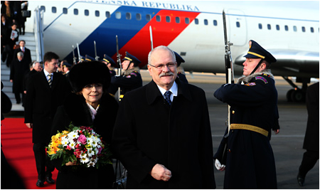 Prezident SR s manelkou odcestoval na oficilnu nvtevu eskej republiky