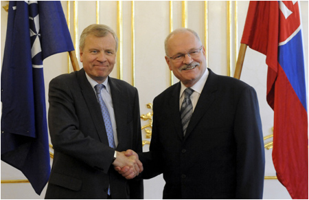 Prezident Ivan Gaparovi prijal generlneho tajomnka NATO 