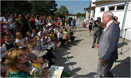 Prezident SR otvoril kolsk rok na zkladnch kolch vo Vekom Mederi