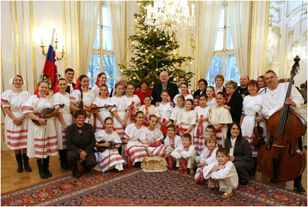 Folkloristi prili pozdravi prezidentsk pr  