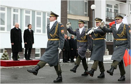 Prezident Ivan Gaparovi na stretnut s prslunkmi ozbrojench sl SR