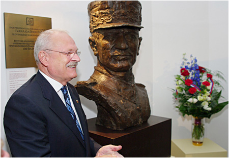 Prezident SR si uctil pamiatku Milana  Rastislava tefnika