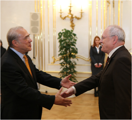 Prezident Ivan Gaparovi prijal generlneho tajomnka OECD 