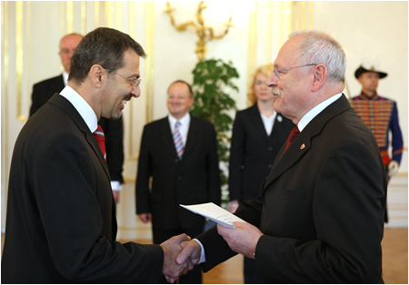 Prezident SR Ivan Gaparovi prijal vevyslanca Franczskej republiky na nstupnej audiencii 