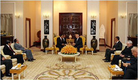 Hlava ttu rokovala s predsedami oboch komr parlamentu i s premirom Kambode