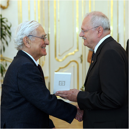 Joe Schlesinger dostal Medailu prezidenta Slovenskej republiky