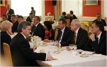 Prezident SR Ivan Gaparovi vystpil na plenrnom rokovan 17. summitu prezidentov krajn strednej Eurpy