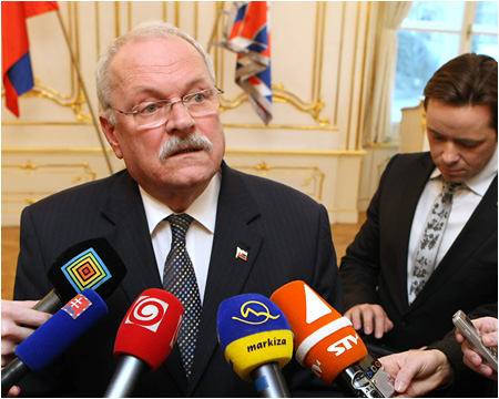 Prezident Ivan Gaparovi neodvol Ivana Mikloa z funkcie ministra 