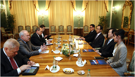 Prezident SR prijal predstaviteov spolonosti Samsung Electronics 