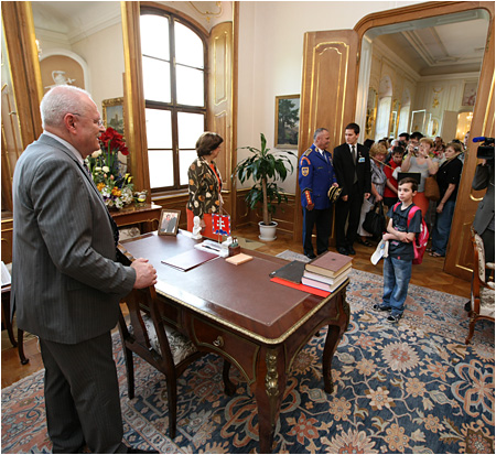 De otvorench dver v Prezidentskom palci navtevuje oraz viac host 