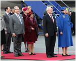 Prezident SR Ivan Gaparovi s manelkou odcestoval na ttnu nvtevu Dnskeho krovstva