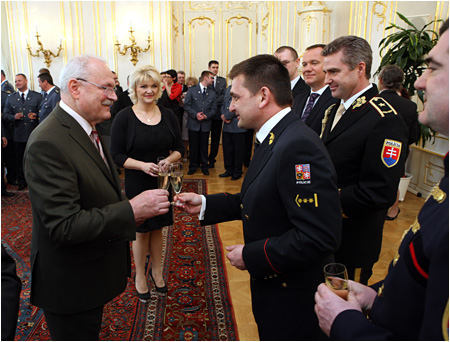 Prezident SR prijal lauretov ocenenia Zlat zchranrsky kr 2012