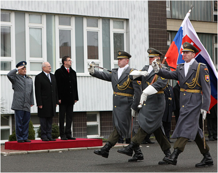 Prezident Ivan Gaparovi na veliteskom zhromaden nelnka Generlneho tbu Ozbrojench sl  SR