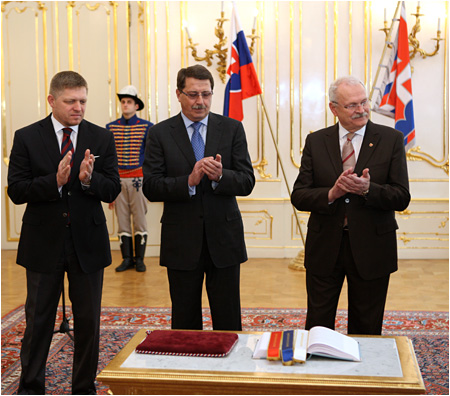 Publikciu Komentr k stave Slovenskej republiky uviedli do ivota