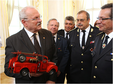 Prezident SR Ivan Gaparovi prijal delegciu Dobrovonej poiarnej ochrany Slovenskej republiky