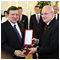 Slovak President awards state decoration to European Commission President [new window]