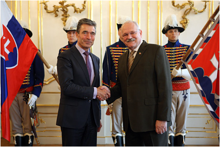 Prezident SR prijal generlneho tajomnka NATO