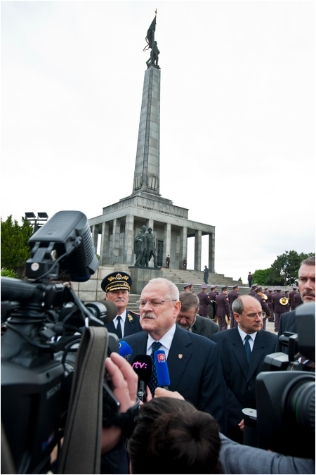 Prezident SR Ivan Gaparovi si na bratislavskom Slavne uctil obete 2. svetovej vojny