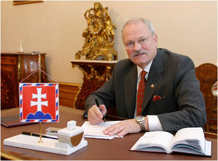 Prezident Ivan Gaparovi podpsal zkony
