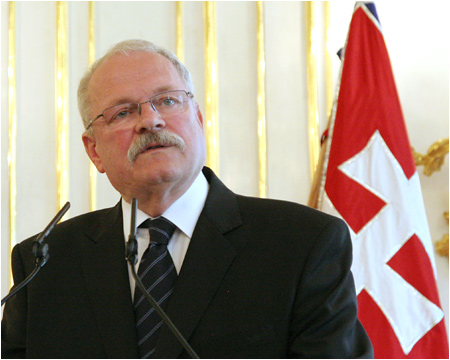 Prezident SR Ivan Gaparovi sa zastnil na VI. zjazde Odborovho zvzu KOVO