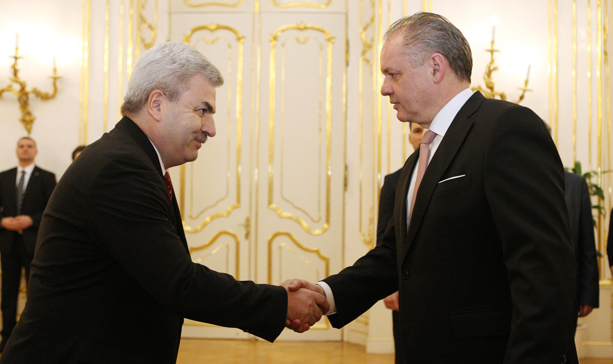 Nov&yacute; ukrajinsk&yacute; veľvyslanec odovzdal prezidentovi poverovacie listiny