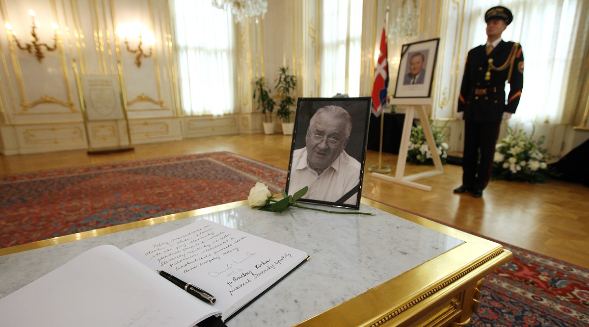 Štátny pohreb Michala Kováča bude vo štvrtok 13. októbra 