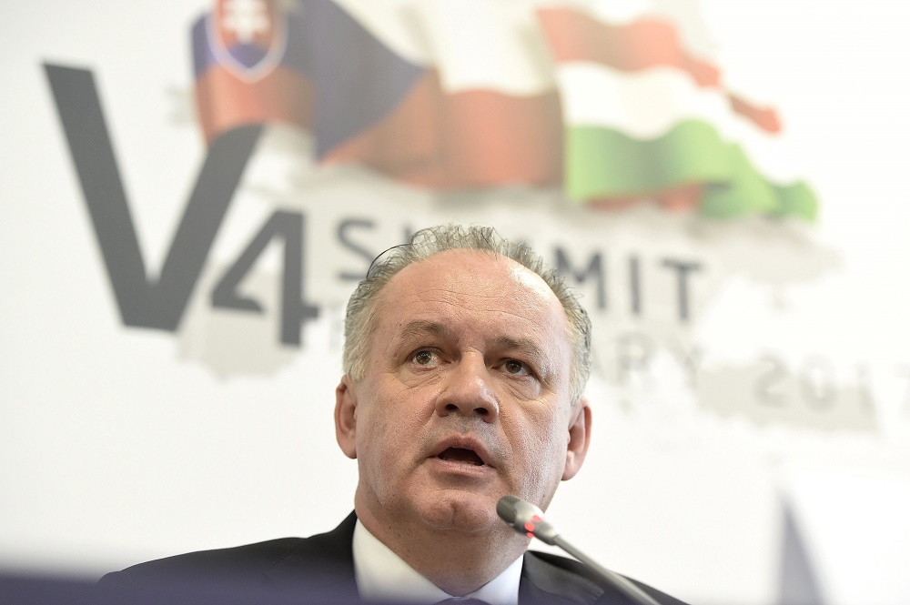 Prezident na samite V4: Extrémizmus vnímane veľmi silno