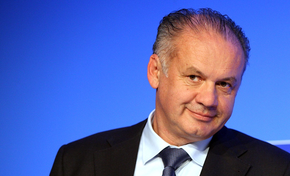 Prezident pomohol zo svojho platu ďal&scaron;&iacute;m desiatim rodin&aacute;m