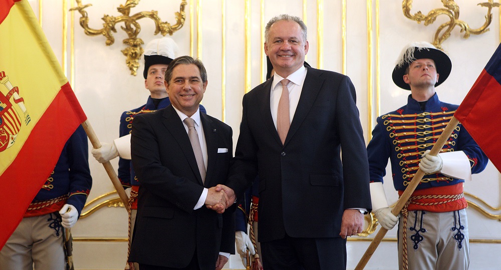 Španielsky veľvyslanec odovzdal prezidentovi poverovacie listiny