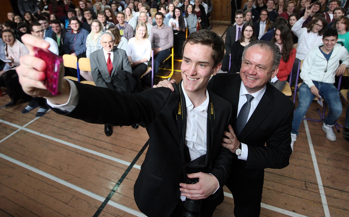 Prezident nav&scaron;t&iacute;vil Liptovsk&yacute; Mikul&aacute;&scaron; a Akad&eacute;miu ozbrojen&yacute;ch s&iacute;l