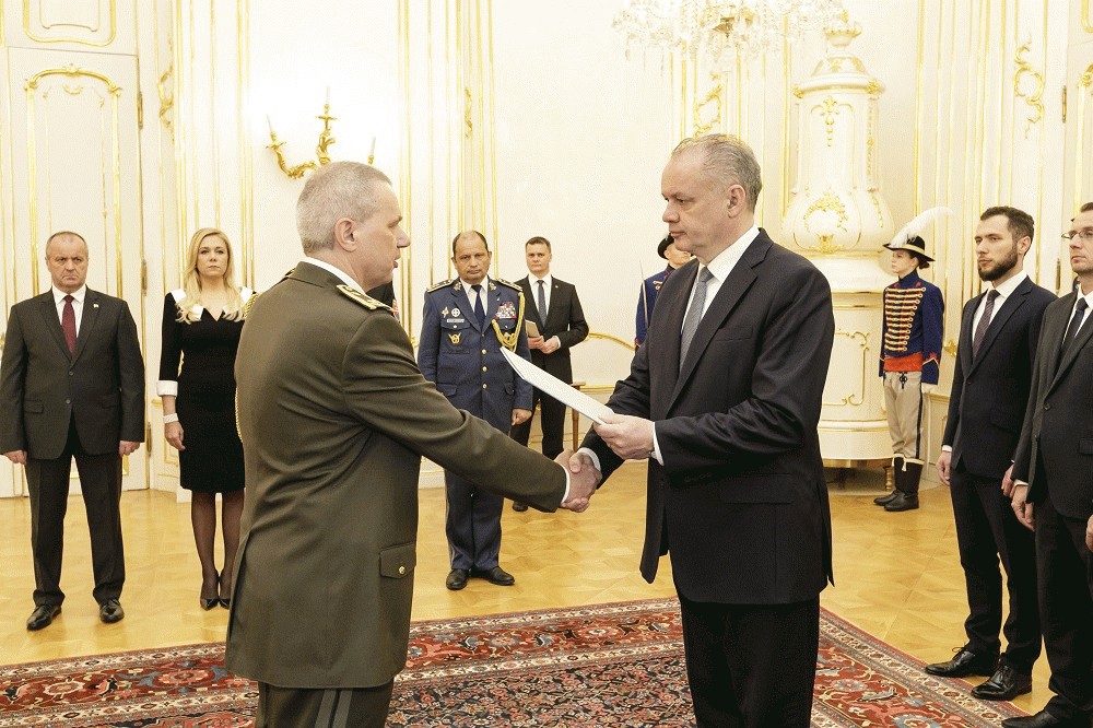 Prezident vymenoval a povýšil generálov