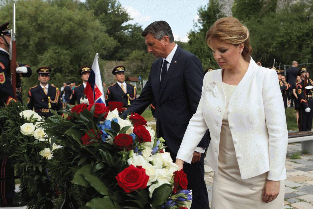 Prezidenti Slovenska a Slovinska si uctili obete totality pri Bráne slobody