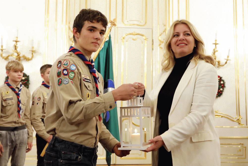 Skauti priniesli Betlehemské svetlo do Prezidentského paláca 